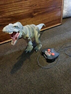 Vintage The Lost World JURASSIC PARK Remote Control Dinos 1997 ToyBiz T-Rex Tri